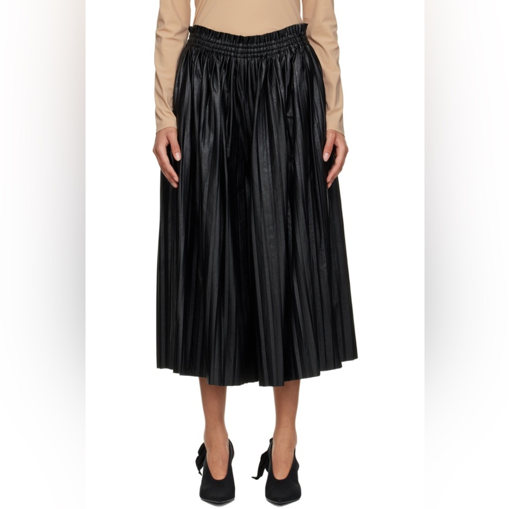 NWT!! 🖤 MM6 MAISON MARGIELA 🖤
Blk Pleated Faux-Leather Trousers/Coulottes sz 38